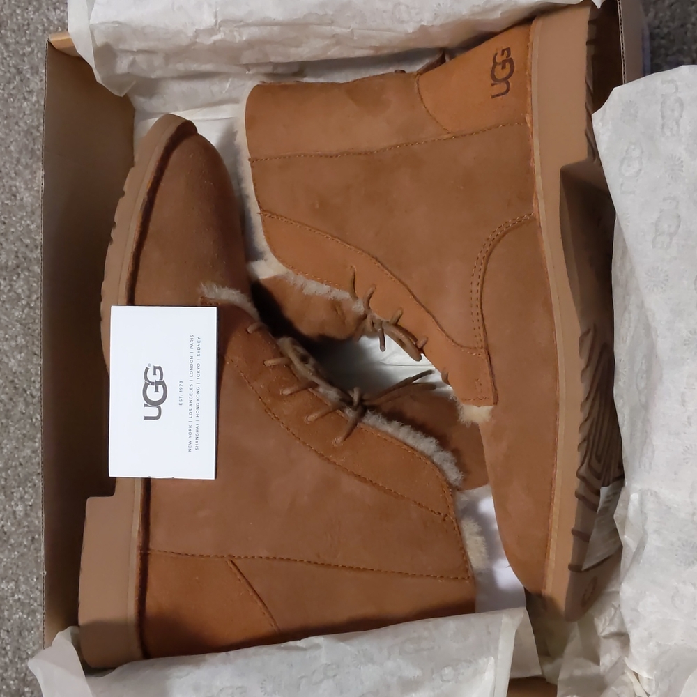 NWT UGG Quincy Shearling Lined Boot - Picture 13 of 16
